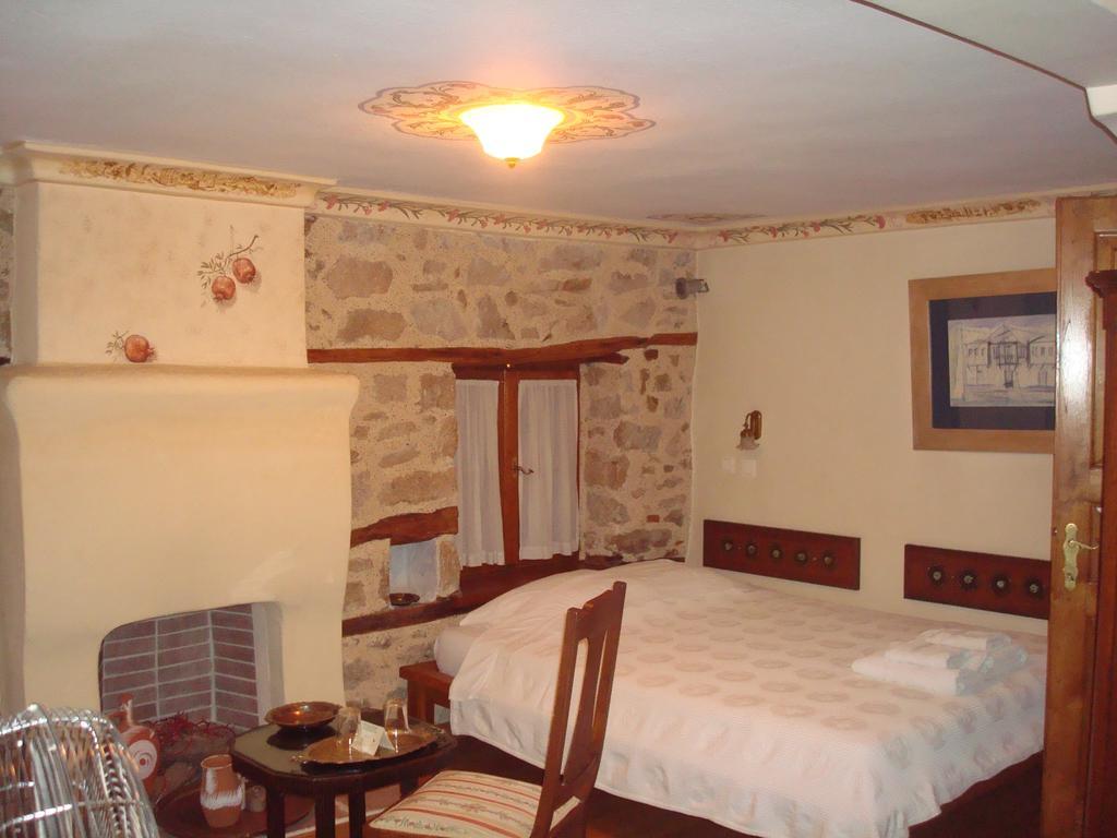 Oikia Alexandrou Traditional Inn 아나이아 외부 사진