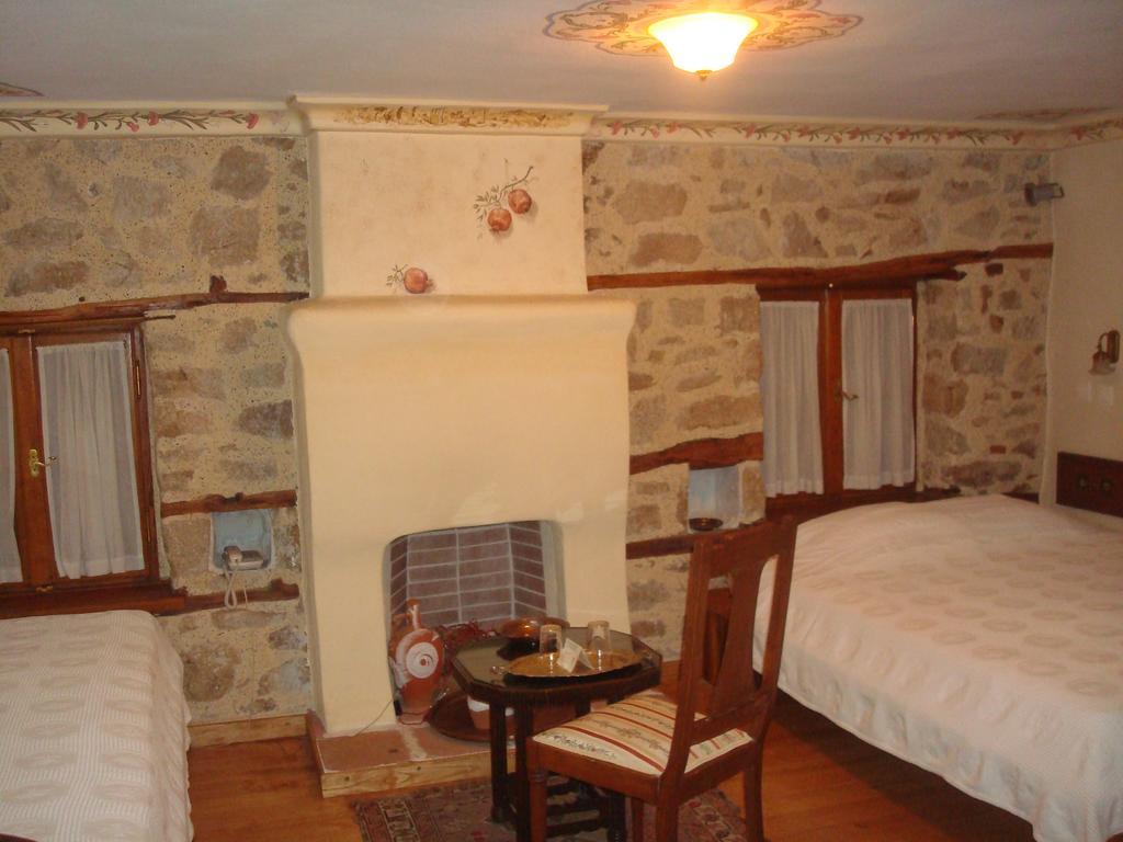 Oikia Alexandrou Traditional Inn 아나이아 외부 사진