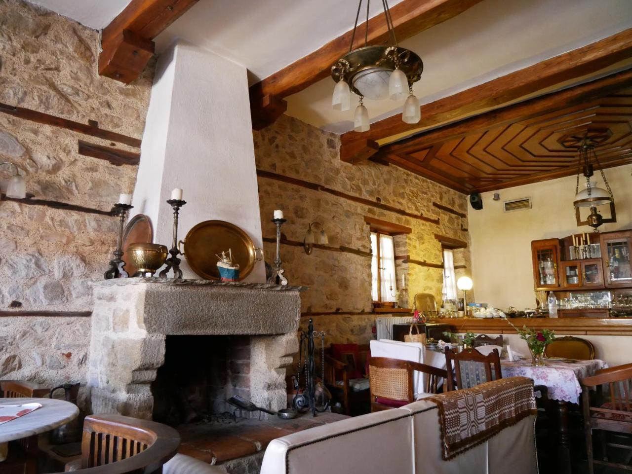Oikia Alexandrou Traditional Inn 아나이아 외부 사진